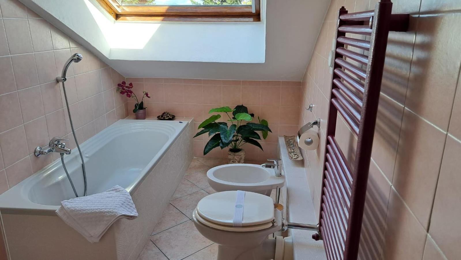 Casa Paola - Stazione 400 Mt - Free Wifi Apartment Arcore Luaran gambar